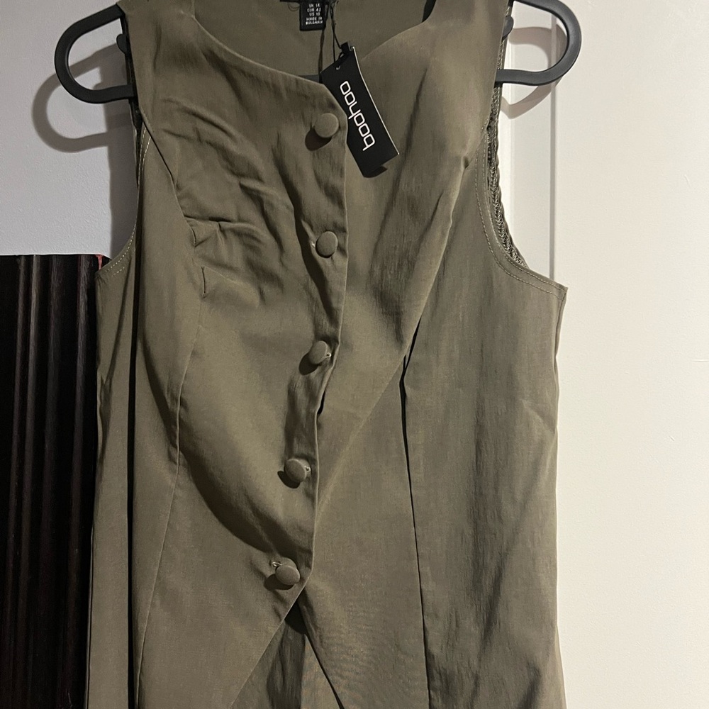 Boohoo Vest new w tags